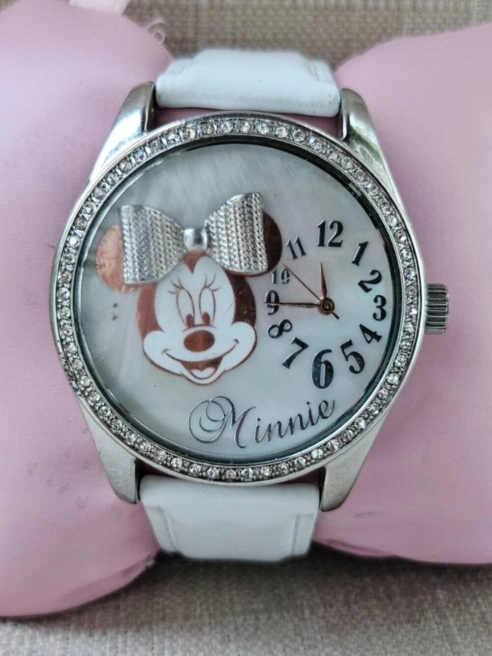 Disney Minnie Mouse Wrsitwatch White Strap Crystals Accent Bezel Analog Watch